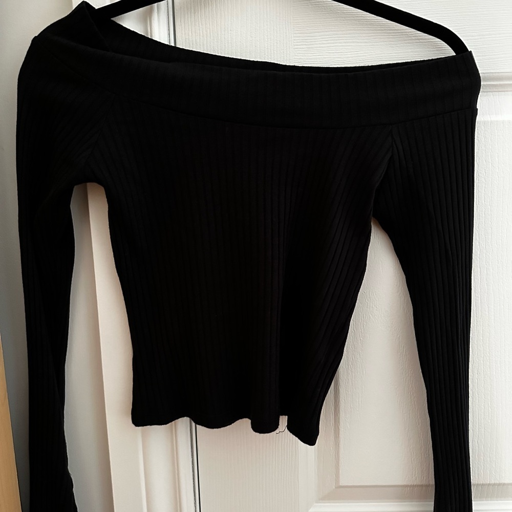 Black off the shoulder long sleeve. Only worn a few times. Great condition